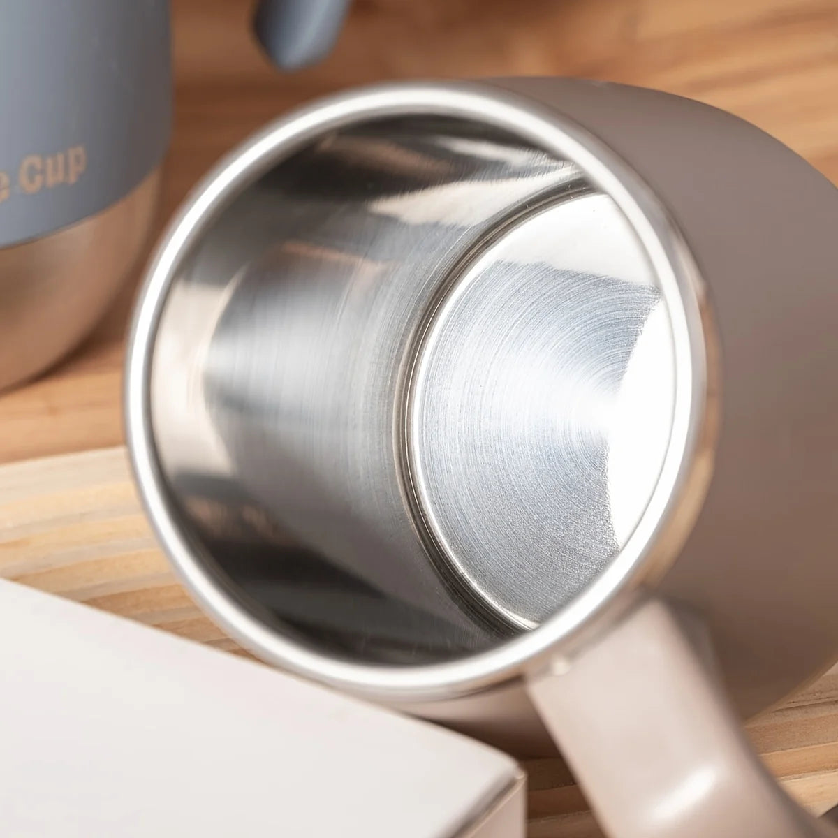 Insulated Stainless Steel Coffee Mug with Lid – Double-Wall Vacuum Thermal Cup for Hot & Cold Drinks, Ideal for Home and Travel